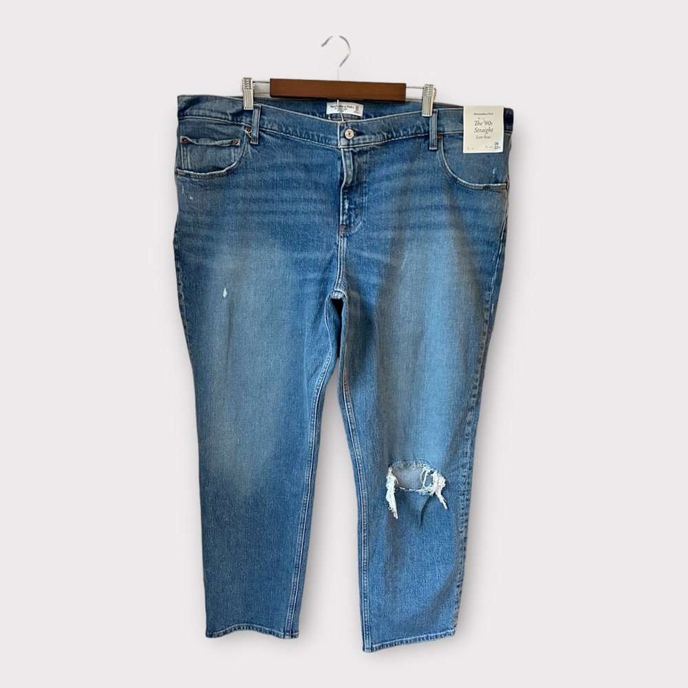 NWT Abercrombie The '90s Straight Low Rise Jeans, size‎ 22 Reg